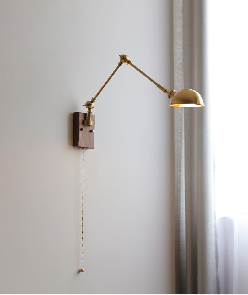Lampada da parete in ottone con piastra in legno - 106WL