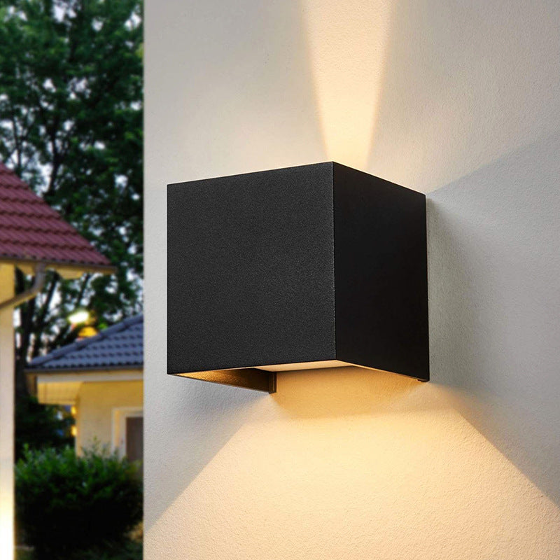 Moderne IP-gecertificeerde buitenwandlamp - 202OTL