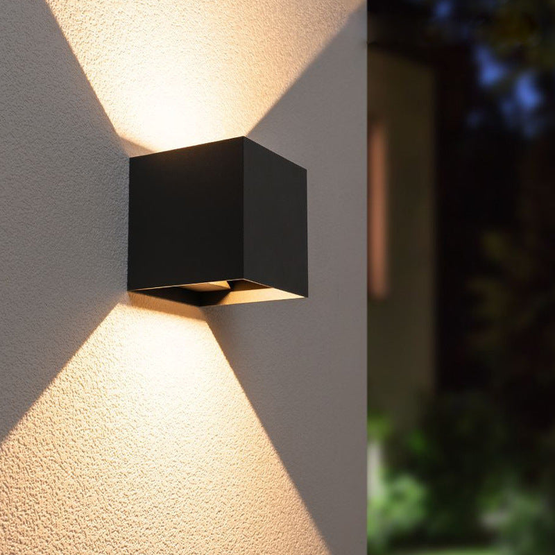 Moderne IP-gecertificeerde buitenwandlamp - 202OTL