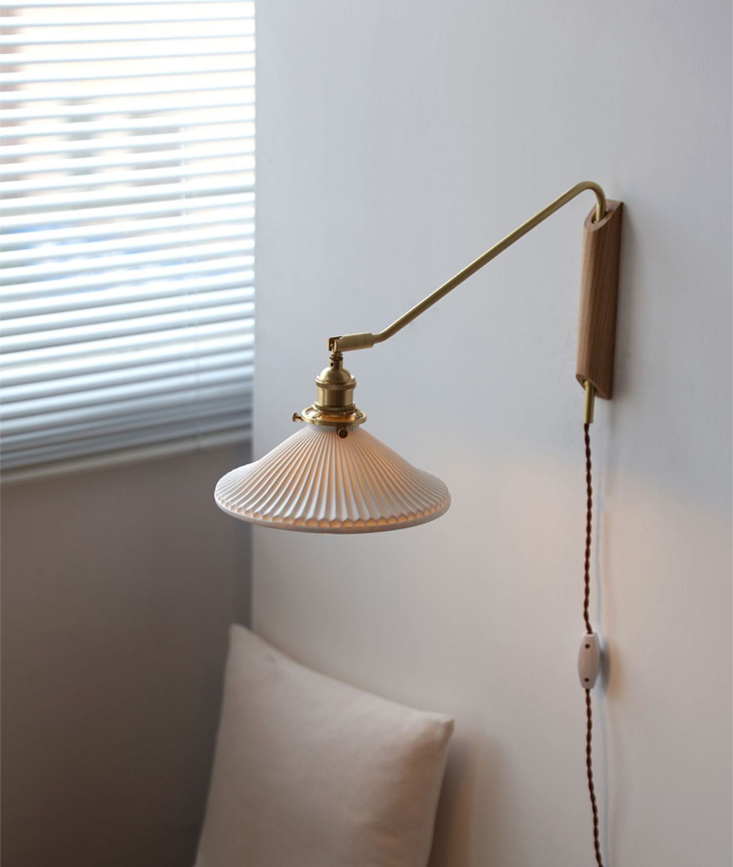 Keramische zwenkarm houten wandlamp - 210SWL