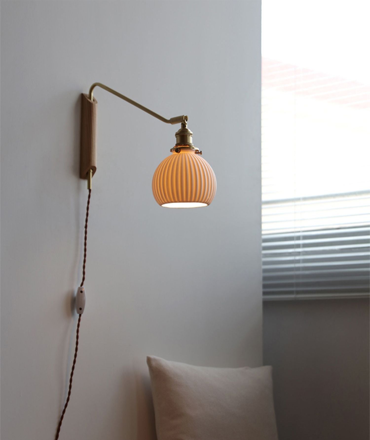 Keramische zwenkarm houten wandlamp - 210SWL
